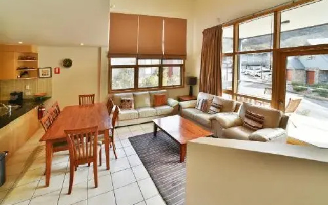 Tomarlin Views 1