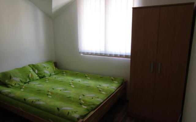 Apartment and rooms Konak