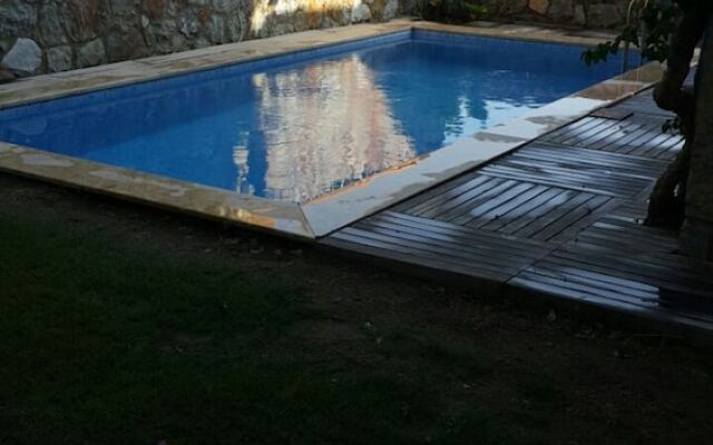 Important Group Villa Berry