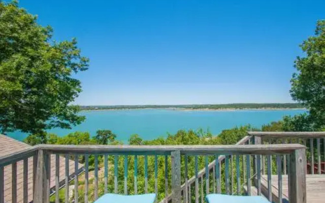 Blue Water Bungalow At Canyon Lake - 3 Br home by RedAwning