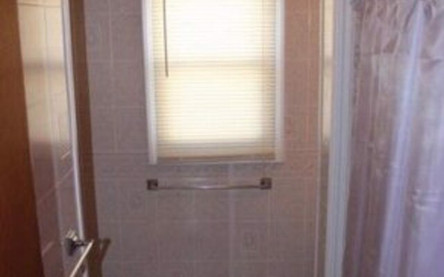 Wayne's World - 3 Br Home