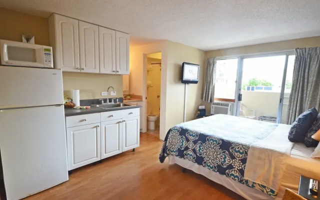 Kuhio Village #510 by RedAwning