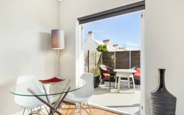 Glebe Self-Contained Modern One-Bedroom Apartment (7 COW)