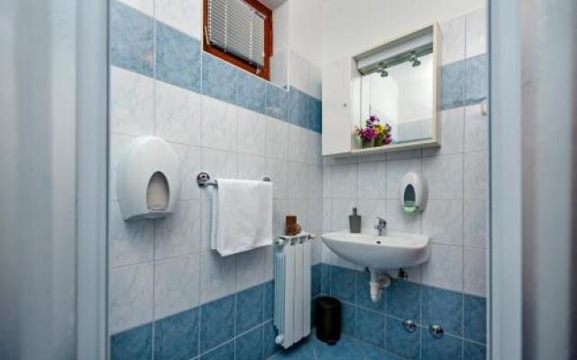 Rooms Ladonja