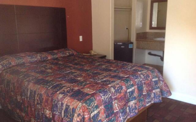 Bronco Motel South Central