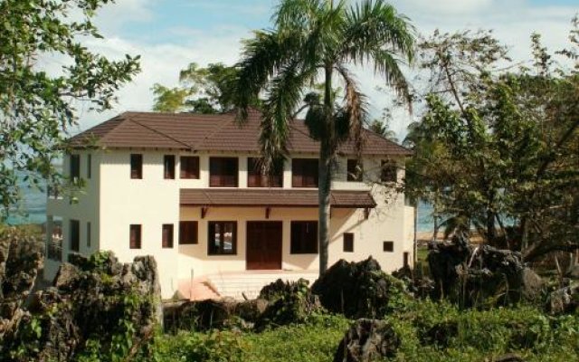 Beachfront Villa Bahia Rincon