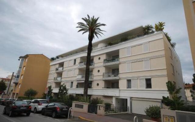 Appartement Deux Chambres avec Terrasse - Centre Cannes