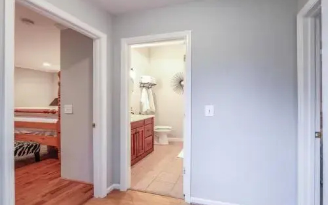 2Br Chic Nashville Townhouse by RedAwning