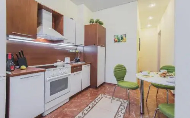 GMApartments in Stalin's Skyscrapper