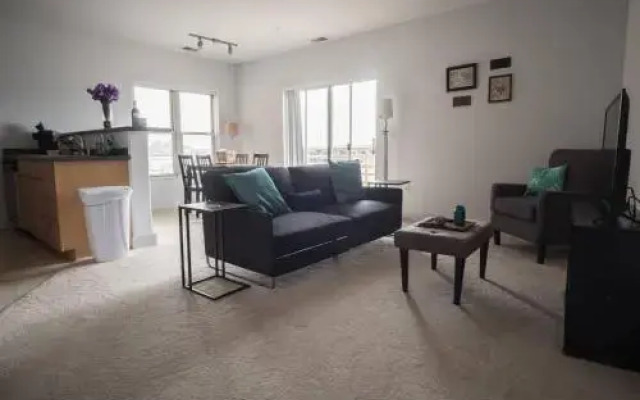 Convenient 1BR in 3rd Ward with Parking