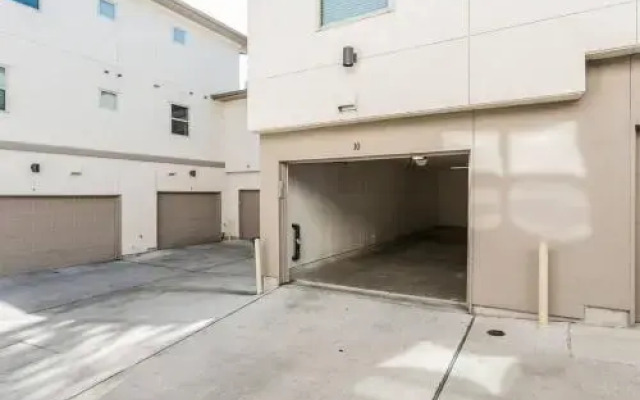 3BR Townhome UT Austin by WanderJaunt