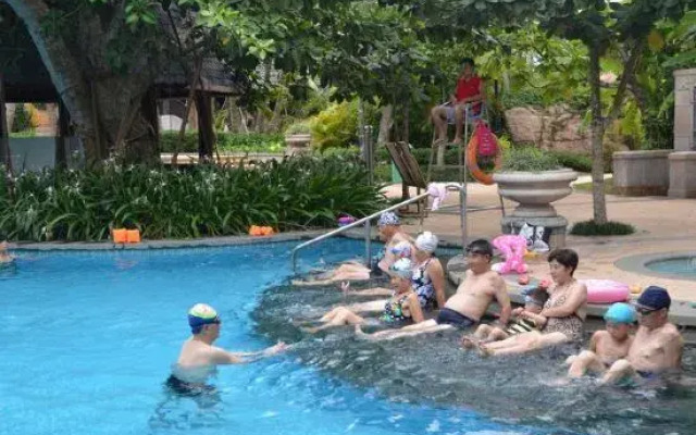 Dream Plus Apart Hotel & Youth Hostel