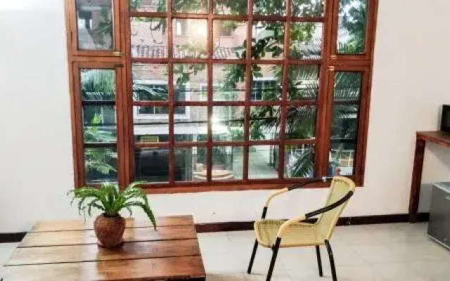 Hostal Lleras Park
