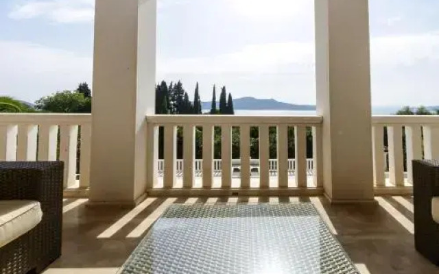 Villa Aurora