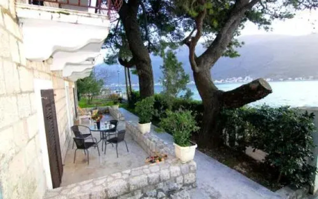 Perast Waterfront Apartments