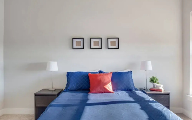 Stunning 1BR Apt In Uptown Near Ballpark