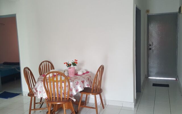 Homestay Ampang 100