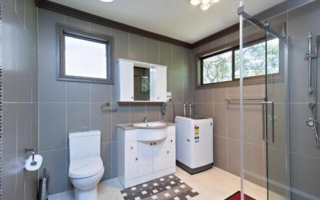 Nature Beach Break, 10 Lionel Avenue