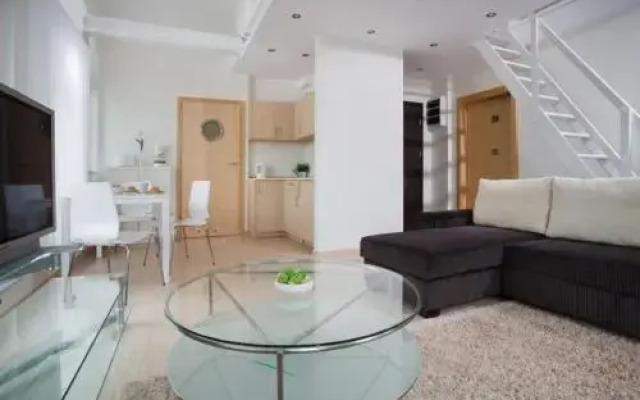 Yellow House Lodging