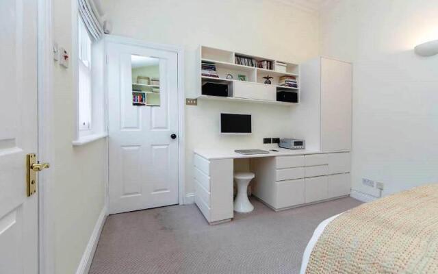 Veeve  2 Bed House On Stoneleigh Place Holland Park