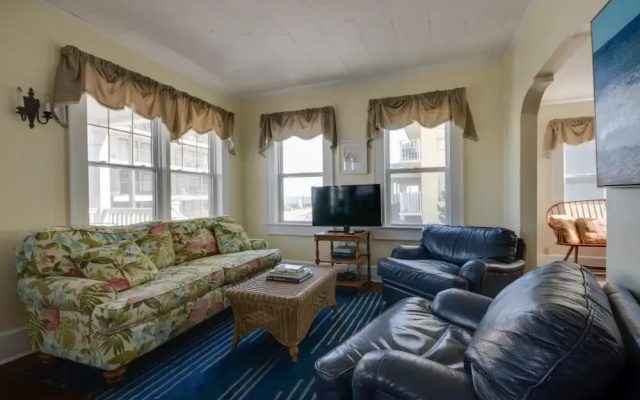 12th Street House up - 5 Br Apts