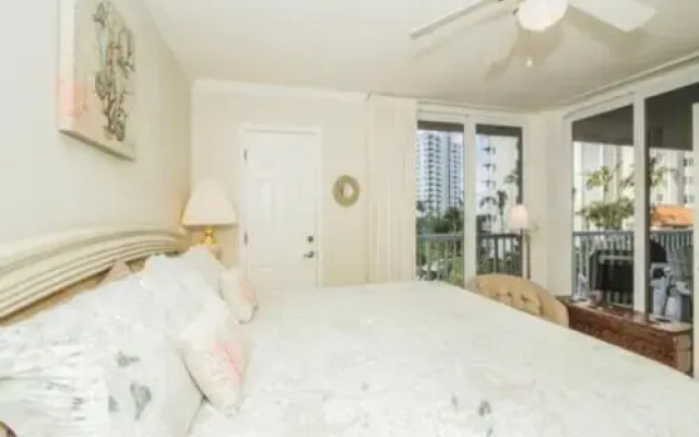Deluxe Seaside Condo with Gorgeous View and Olympic-Size Pool by RedAwning
