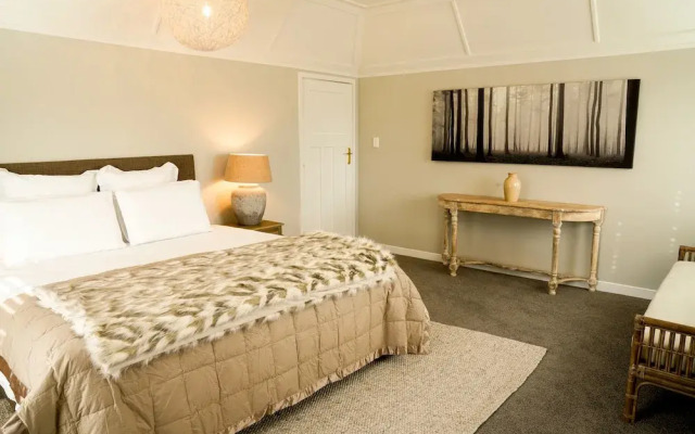 Gatehouse Mana Lodge