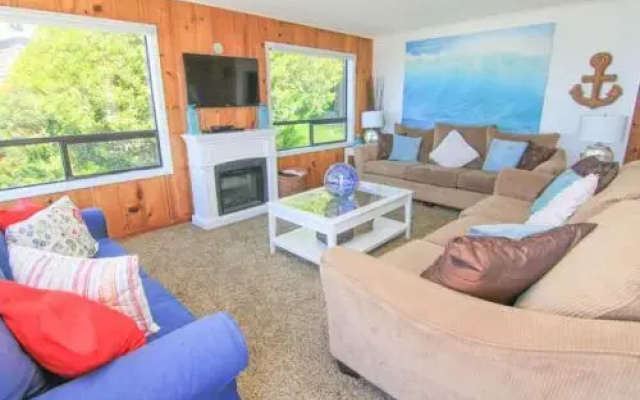 Owl Lookout - 3 Br home by RedAwning