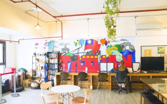 Hive House Capsule Inn 台北丰潮屋膠囊旅館
