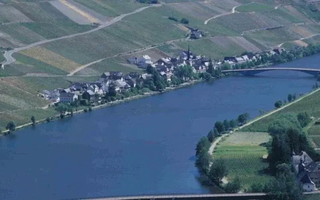 Weingut & Gästehaus Bernhard Eifel