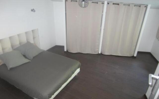 Maison Au Milieu De La Foret