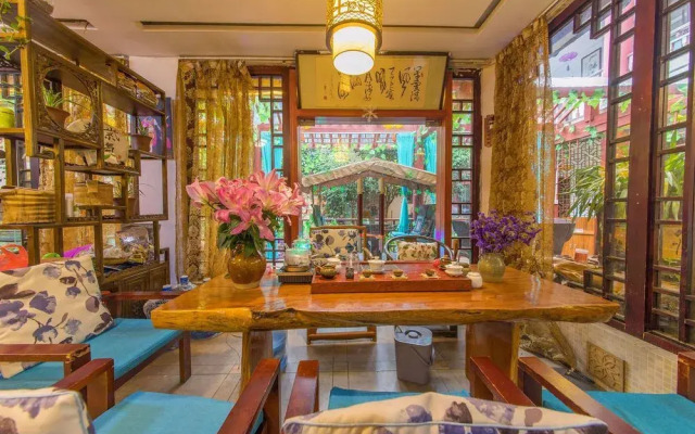Lijiang Shishan Zhuyuan Hotel