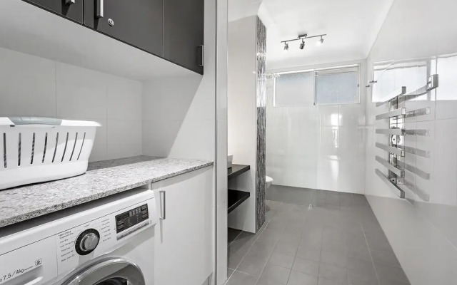 Ronald Avenue, Sundeck, Unit 08, 51