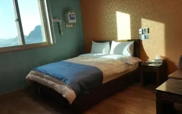 Naro Hotel