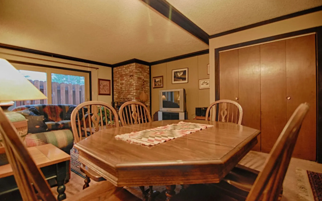 Chateau de Everett - 2 Br Home