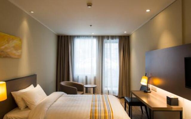 Home Inn Plus Shanghai Pudong Airport Chuangsha Metro Station