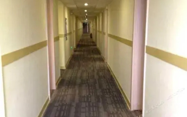 Super 8 Hotel