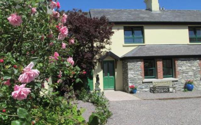 Lakeview Courtyard Cottage