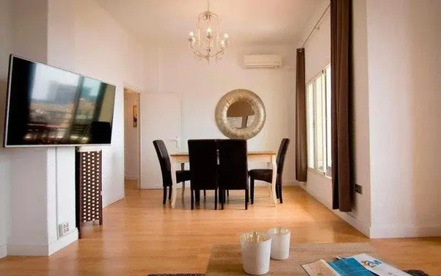 Holidays2Malaga Heredia 3 bedroom opposite Malaga Port
