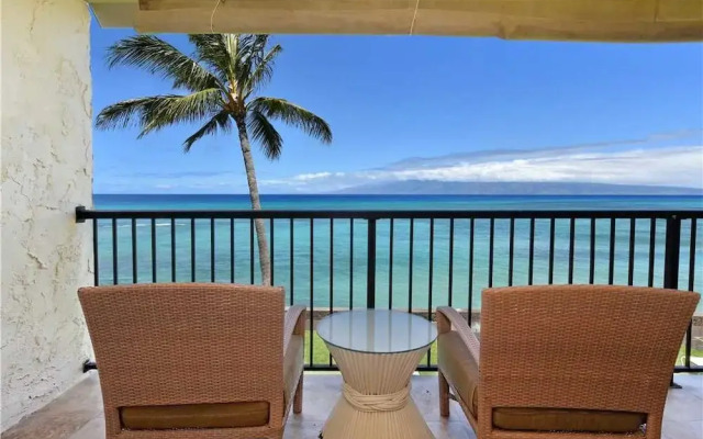 Lokelani #A205 - 2 Br condo by RedAwning