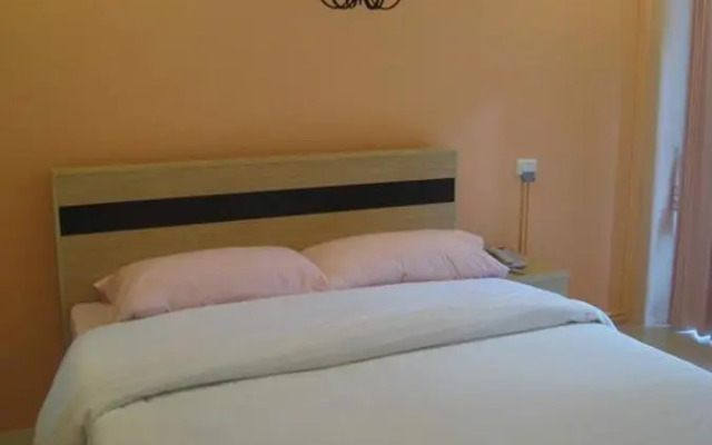 C.S. Poonpol Apartment