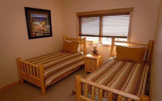 Sullivan Stone Lodge by Rocky Now