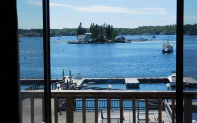 Cap N Fish'S Waterfront Inn