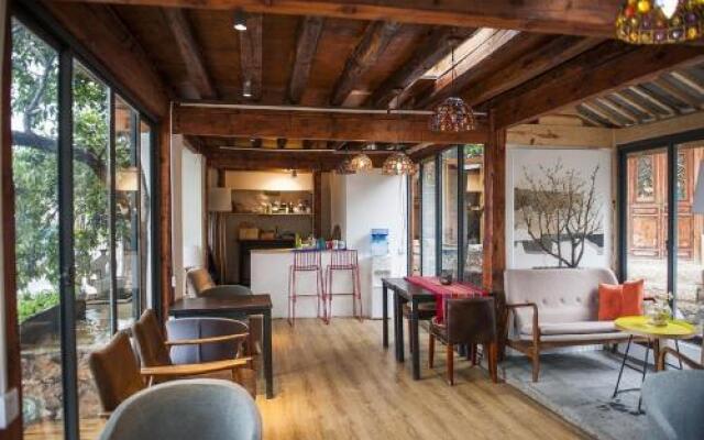 Shuhe Hualv Inn
