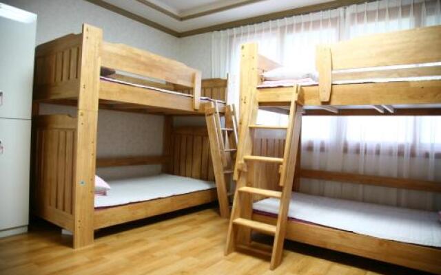 Inthree Gueshouse - Hostel