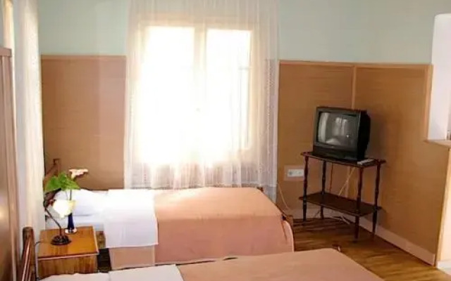 Earini Rooms And Apartments