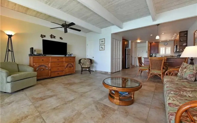 Lokelani #A205 - 2 Br condo by RedAwning