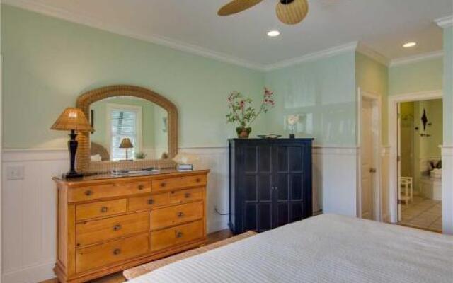 Cameron Boulevard 3901 by RedAwning