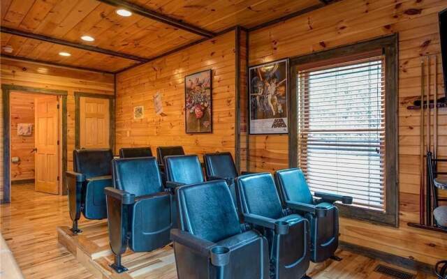 Standing Bear Lodge - Five Bedroom Cabin