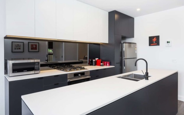 Executive 2br Caulfield North